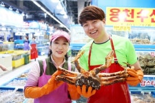 가락시장 킹크랩 대게 전문 ‘용천수산’ 2대째 함께 운영하는 30년 전통 맛집으로 주목
