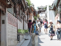한옥마을 북촌에 세탁소·소매점 들어온다...수리비 지원 수혜도 기대