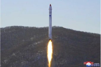 북한, 군사정찰위성 2차 발사 단행 '실패'...美 