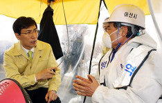 안희정 지사, 아산시 구제역 방역현장 방문