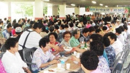 천안시 쌍용2동 새마을 부녀회, 경로잔치 열어