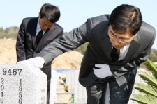 안희정 충남지사, ‘ 천안함 46용사 참배’