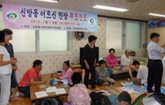 천안시 신방동, “무더위 어르신 건강검진 해드려요”