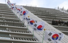 당진시 청구아파트, 전 세대에 태극기 배부