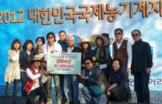 천안, 일봉동주민자치위 ‘일봉동기타’, 이웃돕기 성금기탁