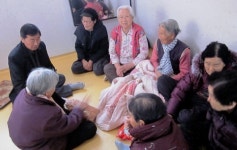 당진시 한창희 고대면장, 어르신과 대화 나서