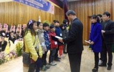 진우건설 이재구 대표, 홍성군 금마초에 장학금 전달