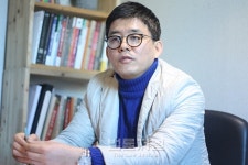 [인터뷰] 공무원 장원급제 정명재 원장 수험생 합격할 때까지 전 과목 코칭