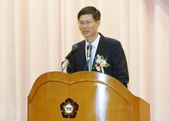 문재인 대통령, 문형배·이미선 헌법재판관 임명장 수여