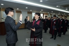 "어떤 일 할지 고민하는 검사 돼야" 법무관 출신 신임검사 16명 임관