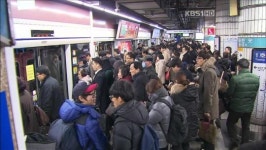 지하철 1호선 전동차 고장·탈선…5시간 멈춰