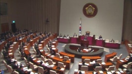 국방 예산은 줄이고 의원 민원은 챙기고