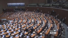 국방 예산은 줄이고 의원 민원은 챙기고