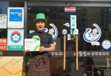 초록우산어린이재단-청주 참살이오리전문점, 나눔현판 전달식... 어린이들을 위한 온정 전달