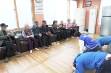 백혜련 수원을 국회의원 후보, 100세 시대 행복한 노후 위한 복지서비스 확대... 밤밭노인복지관·율천동 경로당 등 방문 어르신 복지강화 약속
