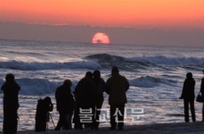 사찰에서 새해 맞으며 희망 찾자