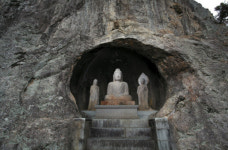 군위 아미타여래삼존 석굴