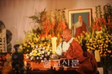 천상과 인간세계에 짝할 자 없음이로다