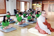 참선도 하고…컵 등도 만들고