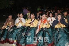 웃고 즐기는 축제에서, 나눔실천의 장으로…