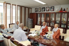 1급 승가고시 수석한 운담, 혜명스님