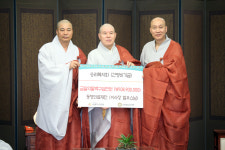 동행의료재단 이사장 범우스님 거액의 승려복지기금 쾌척