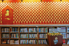 불서 반환 안돼 걱정? 거리에서 포교 중