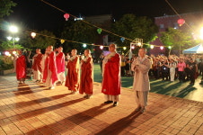 비도 피해 간 김제 연등축제 성료