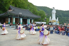 섬진강 바라보며 노래하고 시름 털어