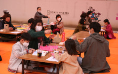 엄마, 아빠와 연등만들며 코로나19 이겨내요