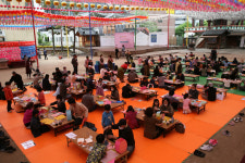 엄마, 아빠와 연등만들며 코로나19 이겨내요