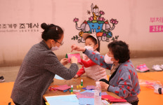 엄마, 아빠와 연등만들며 코로나19 이겨내요