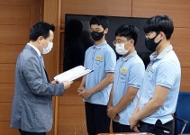 두 교사의 제자 사랑 장학금으로 결실 맺다