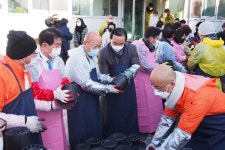 동화사 동화복지재단 겨울맞이 사랑의 연탄나눔 거행