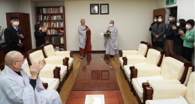 조계종 총무원장 원행스님, 신도국장 혜안스님에 공로패 수여