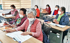 [사회복지사 편지] 아우내시니어대학 개강