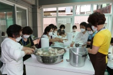 대전 영선사, 지역 어르신들에게 보양식 나눔