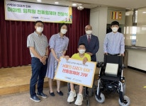 강북장애인복지관, 장애인청소년에게 전동휠체어 전달