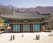 [사찰성보문화재 50選] <28> 영광 불갑사 목조석가여래삼불좌상