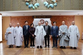 총무원장 진우스님 예방한 정청래 