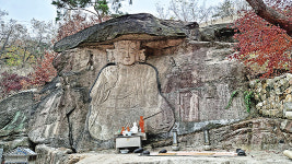 [바위에 스며든 부처님] <18> 서울 보타사 마애보살좌상