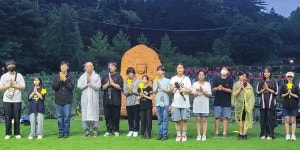 호산스님  저는 진흙 되고, 여러분은 연꽃으로 피어나길