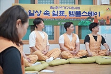 혼자 있고 싶은데 막상 혼자이긴 싫어서…