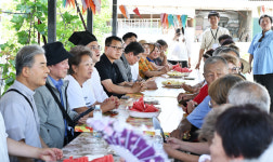 이웃종교 순례나선 종교 지도자들,  고향산천 그리운 고려인들과 눈물 적셔