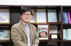 [이인수 포스텍 교수] 태양광으로 물질 만드는 세포 닮은 촉매 나왔다