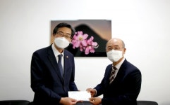 한신대, 한국기독교장로회 수원교회 장학금 전달식 가져