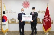 본동물메디컬센터 김태일 원장, 5천만원 상당의 내시경 모교 경북대 수의대에 기증