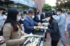 천원의 밥상, 간식 나눔 초대합니다! 영진전문대 중간고사 재학생 격려 나서