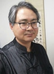 문학 교수, 2년 동안의 분투기...지하 1층에 임시 도서관 짓다