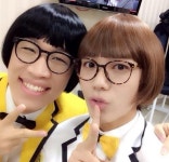 고영배 미르 투샷, 비틀즈 헤어스타일 가발에 뿔테안경 등 커플 아이템 착용 정은지 아냐?